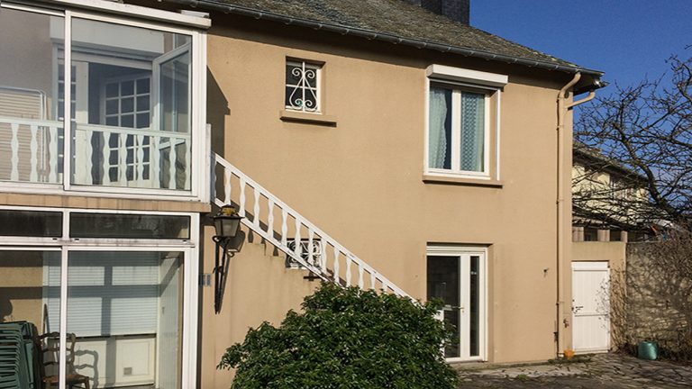 Façade arrière coté jardin de la maison à Saint Malo